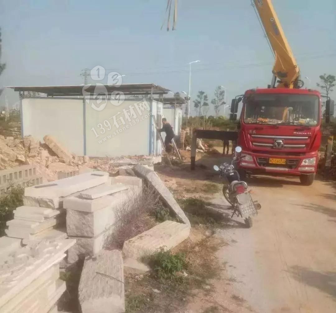 福建南安石井鎮“百日拆違”亮鋒芒,拆廠棚,移方料 福建南安市石井鎮拆石材廠棚,移石材方料