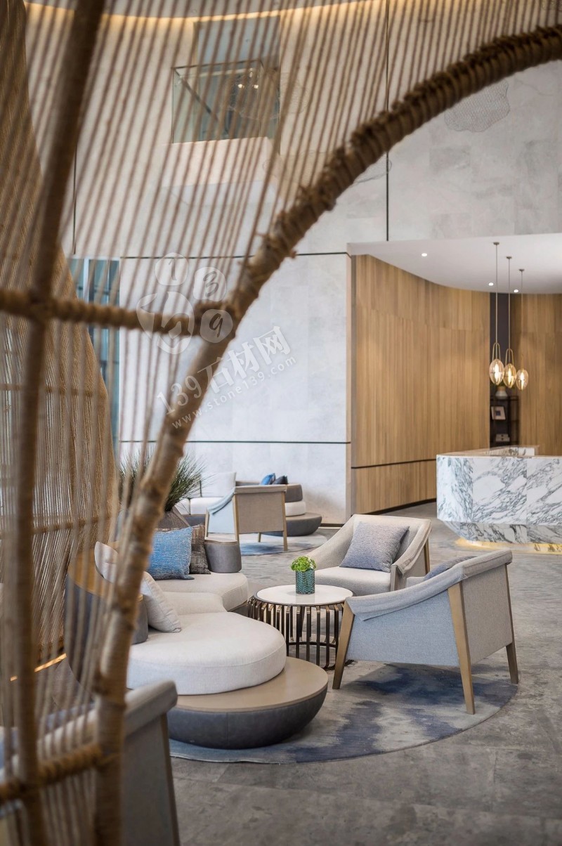 當(dāng)大理石遇上原木 會擦出怎樣的火花？