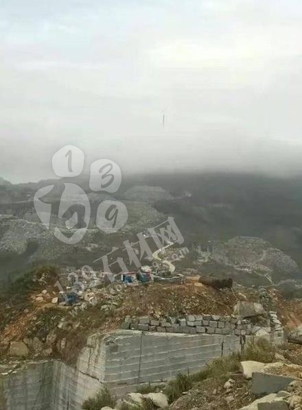 福建長泰吳田山G654芝麻黑:歡天喜地百車拉料 價格連漲百年不遇