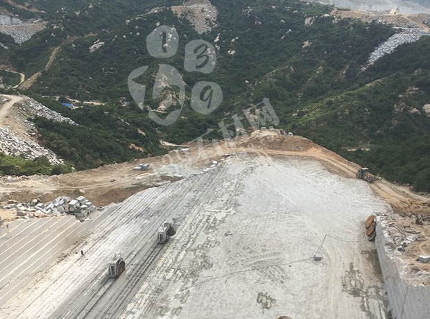 泌陽縣【豐達石材廠】主營河南芝麻白(芝麻灰)路沿石