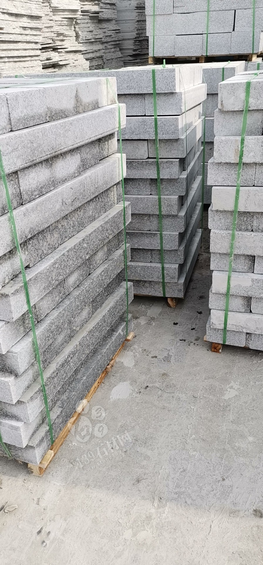 河南省內(nèi)鄉(xiāng)縣隆鑫石材年產(chǎn)梨花白板材200萬平方米 內(nèi)鄉(xiāng)縣隆鑫石材廠