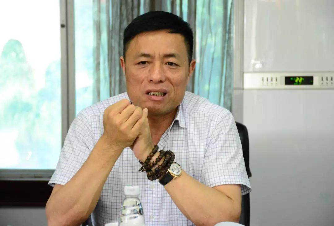 《石材工業(yè)“十四五”發(fā)展規(guī)劃》調(diào)研會(huì)議在華輝石業(yè)股份召開 《石材工業(yè)“十四五”發(fā)展規(guī)劃》調(diào)研會(huì)議現(xiàn)場(chǎng)