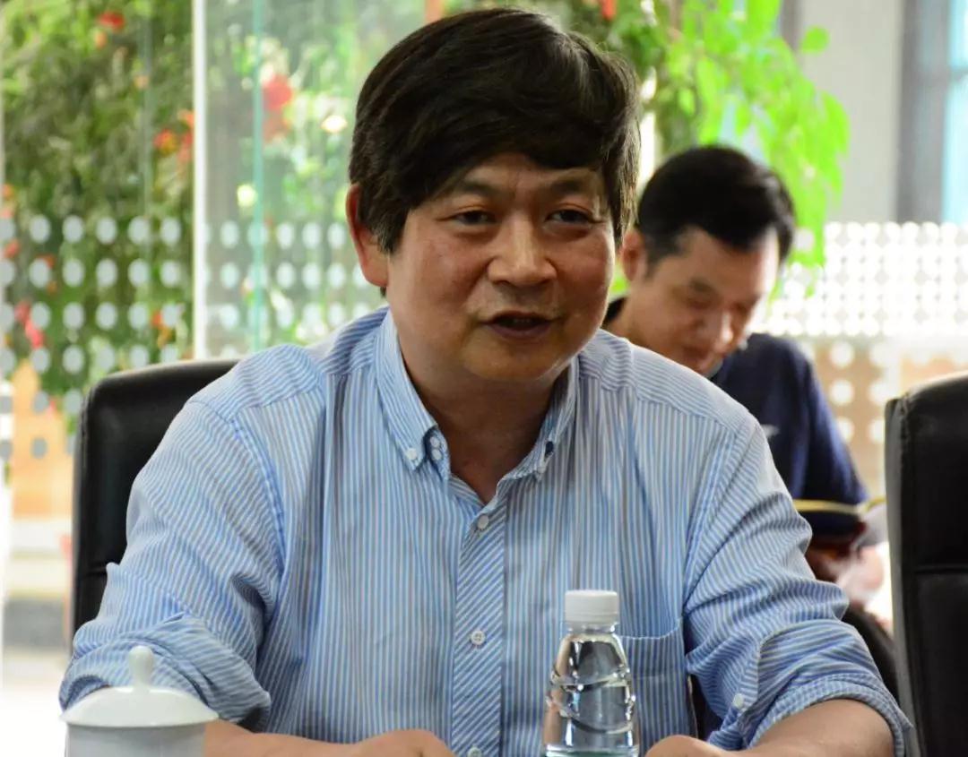 《石材工業(yè)“十四五”發(fā)展規(guī)劃》調(diào)研會(huì)議在華輝石業(yè)股份召開 《石材工業(yè)“十四五”發(fā)展規(guī)劃》調(diào)研會(huì)議現(xiàn)場(chǎng)