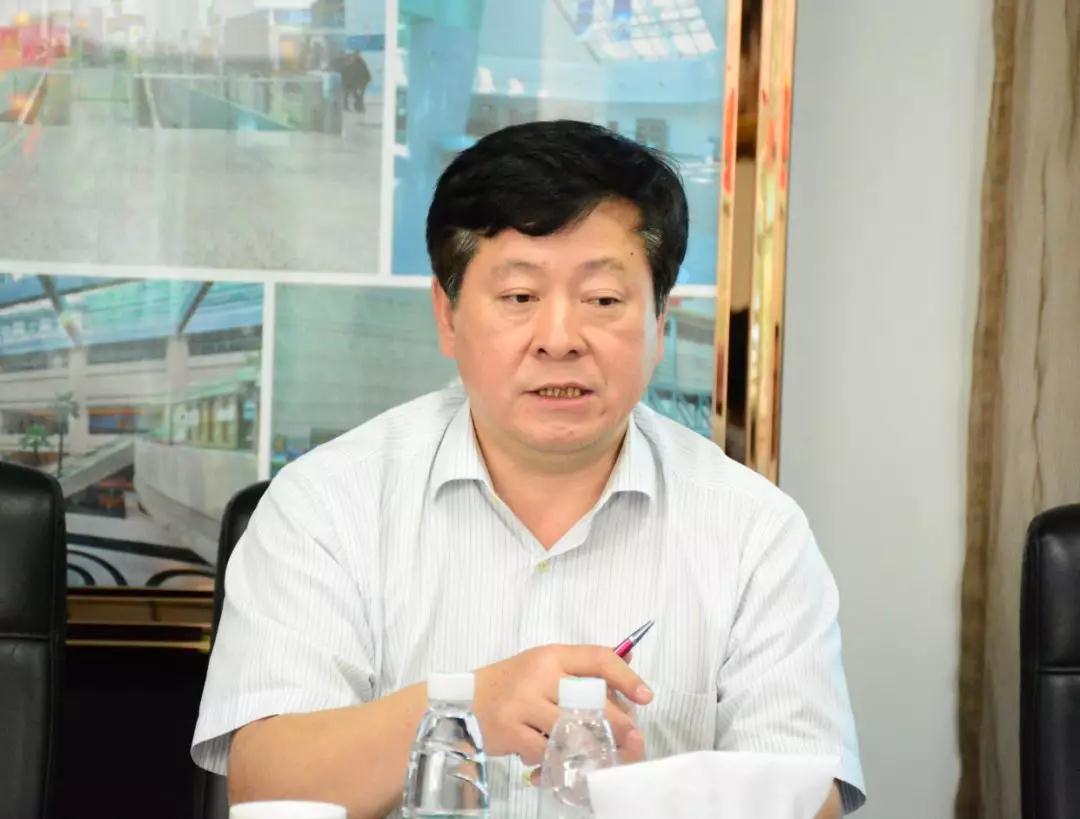 《石材工業(yè)“十四五”發(fā)展規(guī)劃》調(diào)研會(huì)議在華輝石業(yè)股份召開 《石材工業(yè)“十四五”發(fā)展規(guī)劃》調(diào)研會(huì)議現(xiàn)場(chǎng)