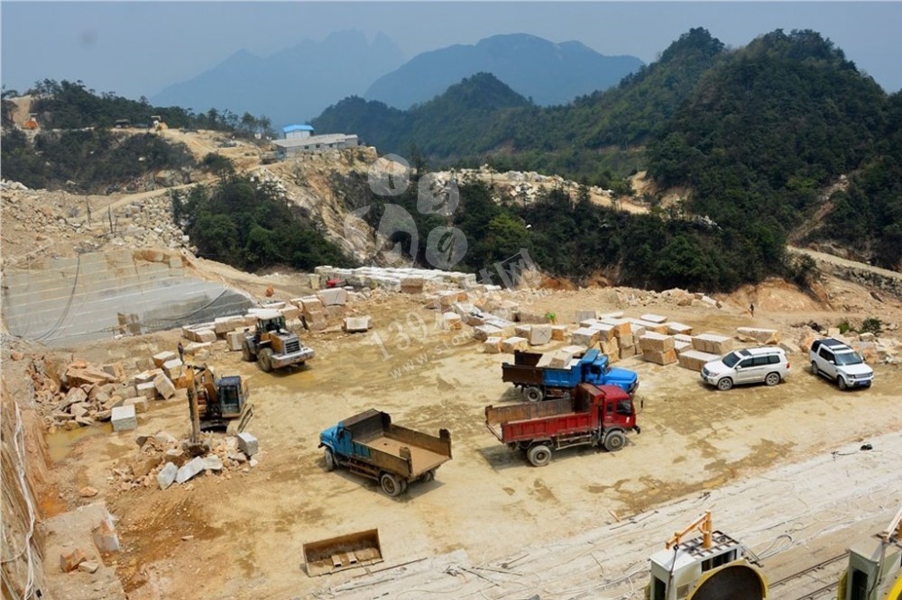 江西宏宇礦業主營江西新卡麥、加多利金(菊花黃)花崗巖