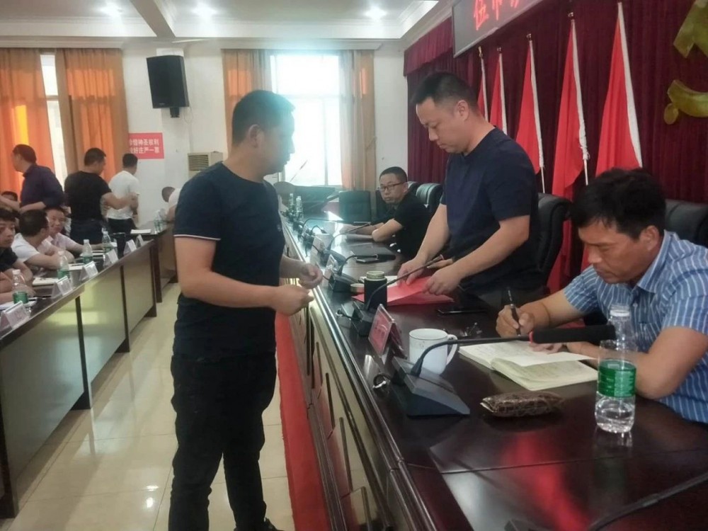 湖南岳陽市平江縣伍市鎮(湖南灰麻)召開石材綜合整治工作推進會