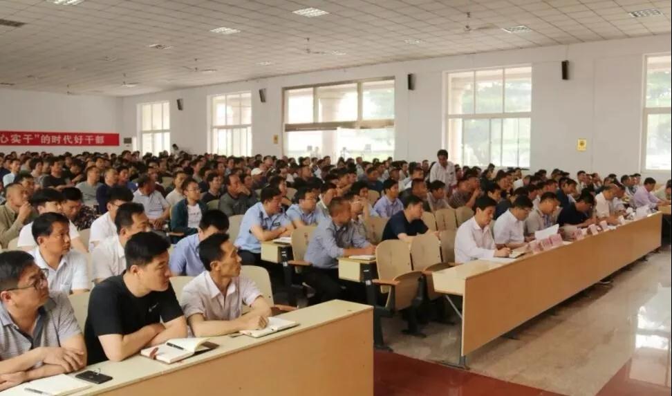 五蓮縣召開花崗巖礦區(qū)環(huán)境問題集中整改工作會議 2019年5月山東五蓮縣花崗巖礦區(qū)環(huán)境問題整改會議