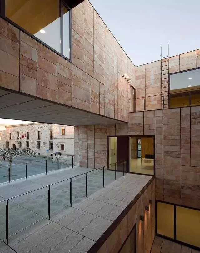 石材有色差？尾款收不回來，應該把這個給甲方看看