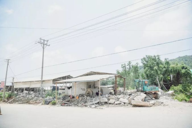 南安市石井鎮“重拳出擊”:取締“三無”石材加工廠,拆除面積總計1670平方米