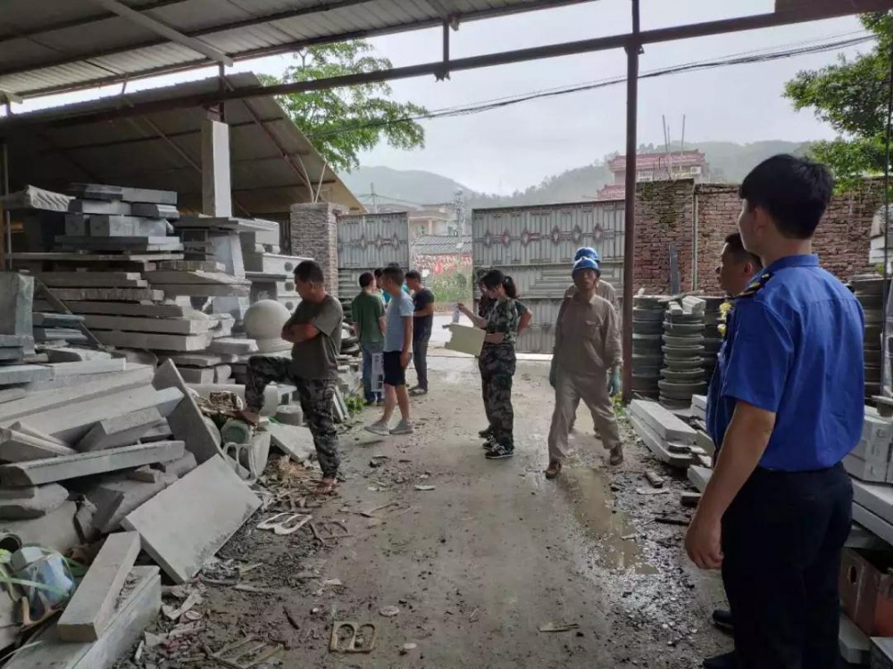 南安市詩山鎮、樂峰鎮查處轄區內的“三無”石材廠