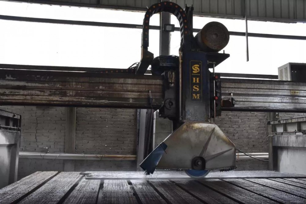 廣東揭陽石材廠受困于無料可切，超過10000平的工程不敢接