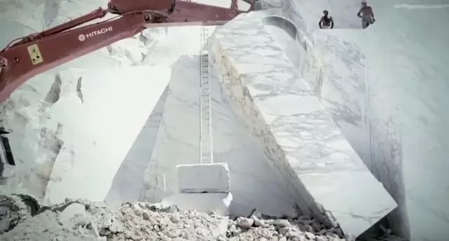 電影《Il Capo(當家之主)》講述采石人對大理石的采集過程