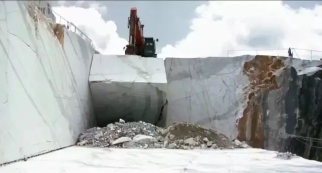 電影《Il Capo(當家之主)》講述采石人對大理石的采集過程