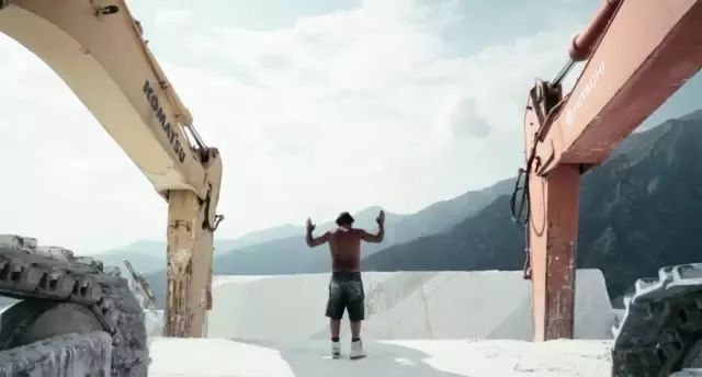 電影《Il Capo(當家之主)》講述采石人對大理石的采集過程