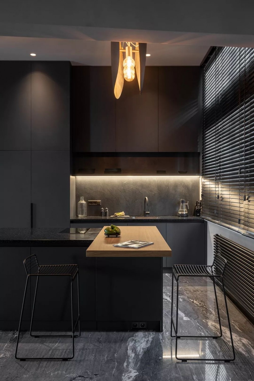 黑色石材自然面背景墻裝飾