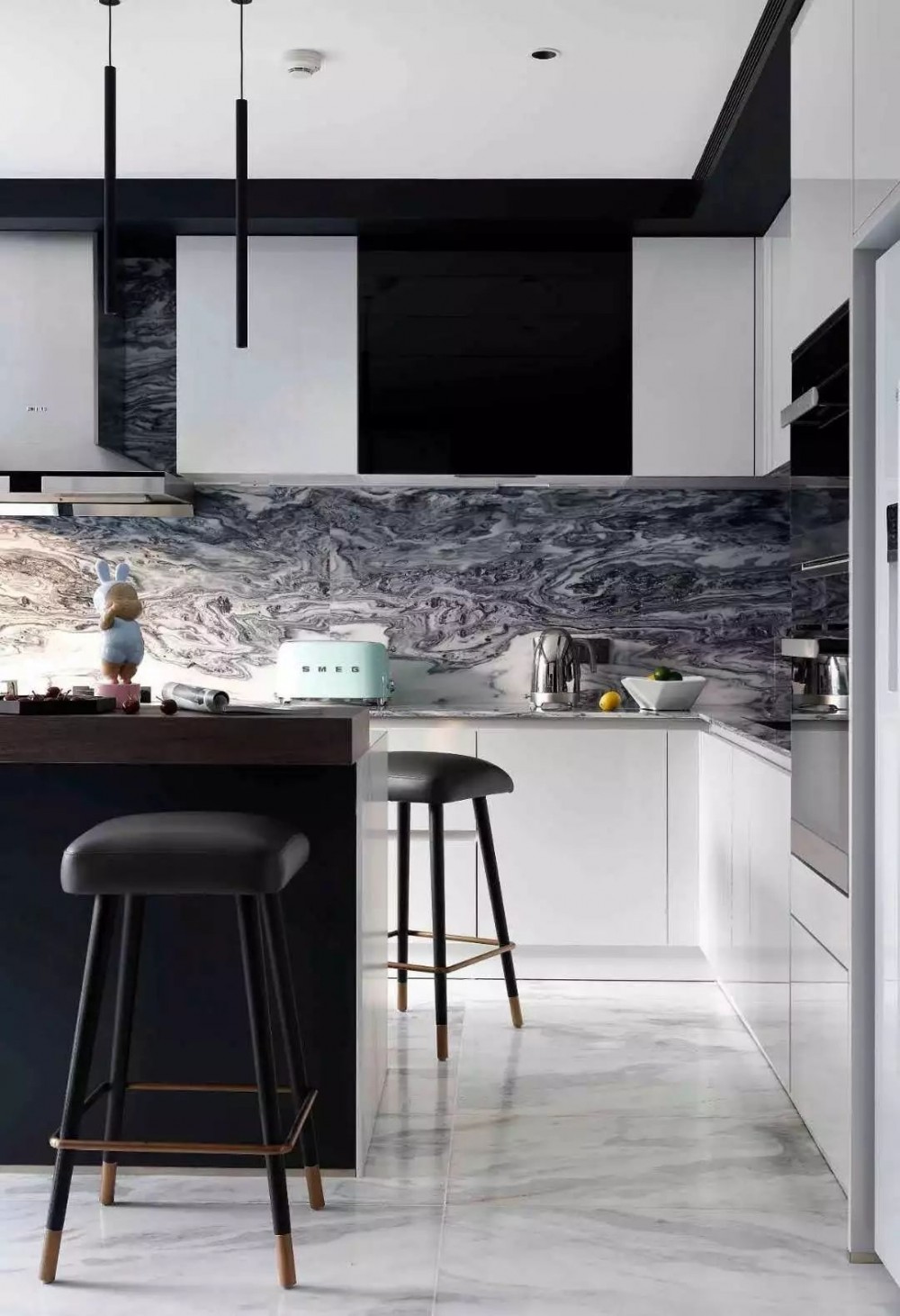 黑色石材自然面背景墻裝飾