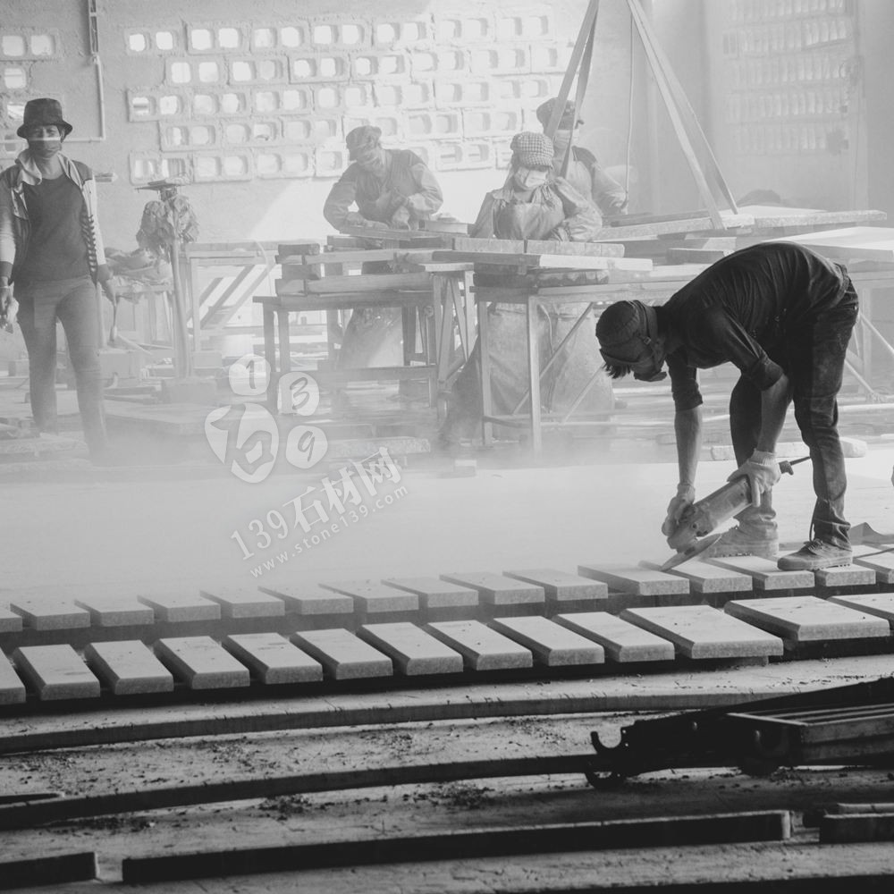 石材廠一線工人工作照