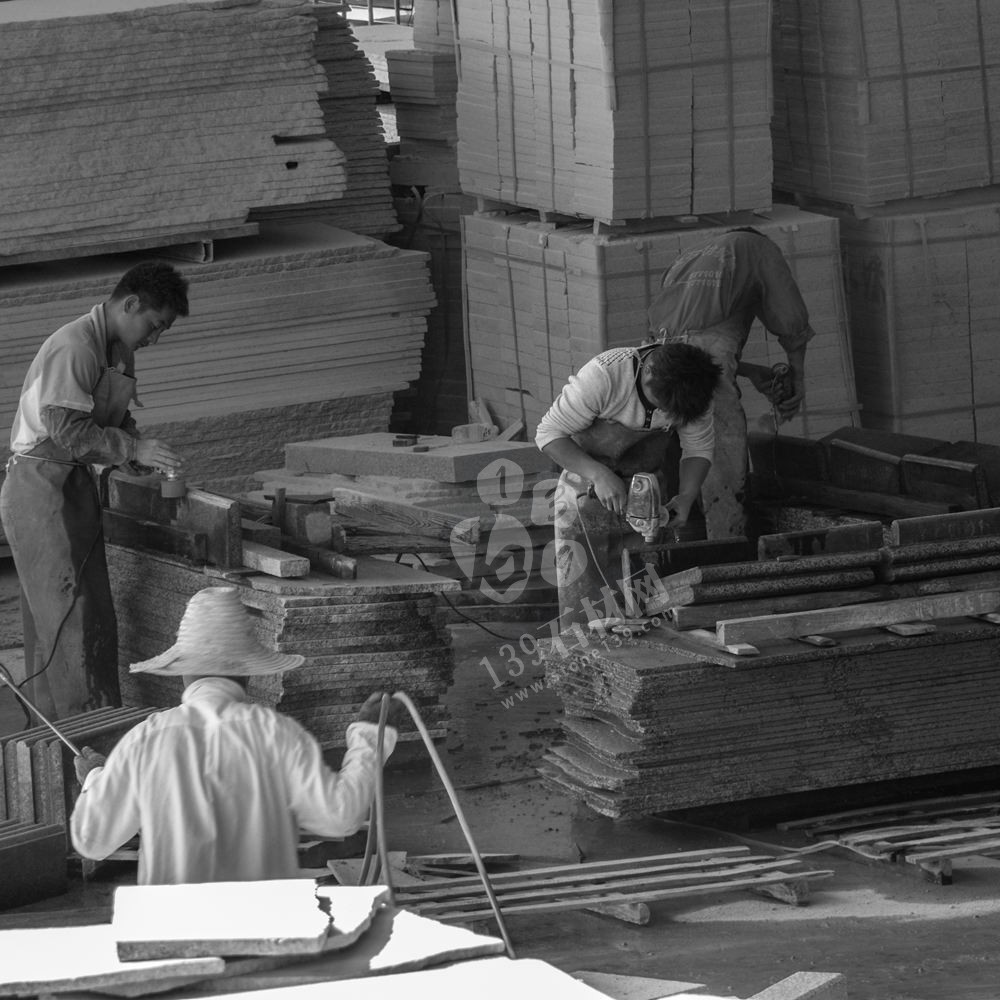 石材廠一線工人工作照