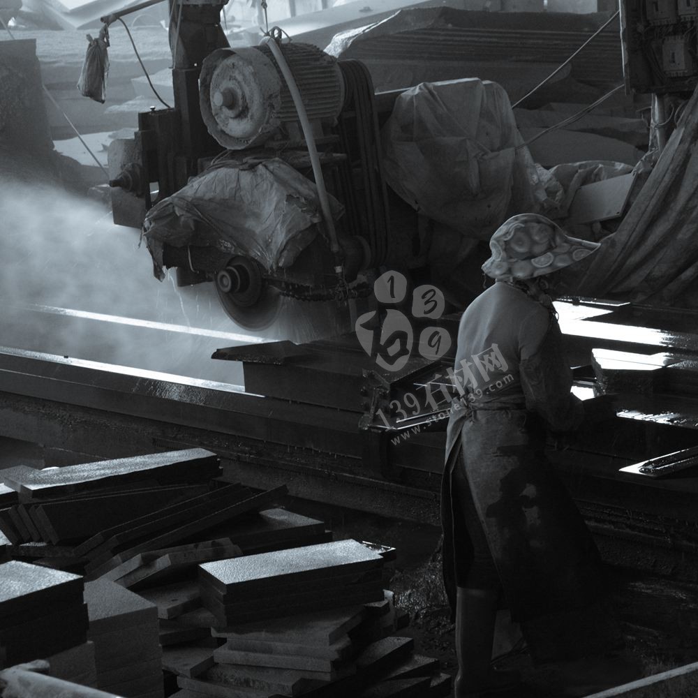 石材廠一線工人工作照