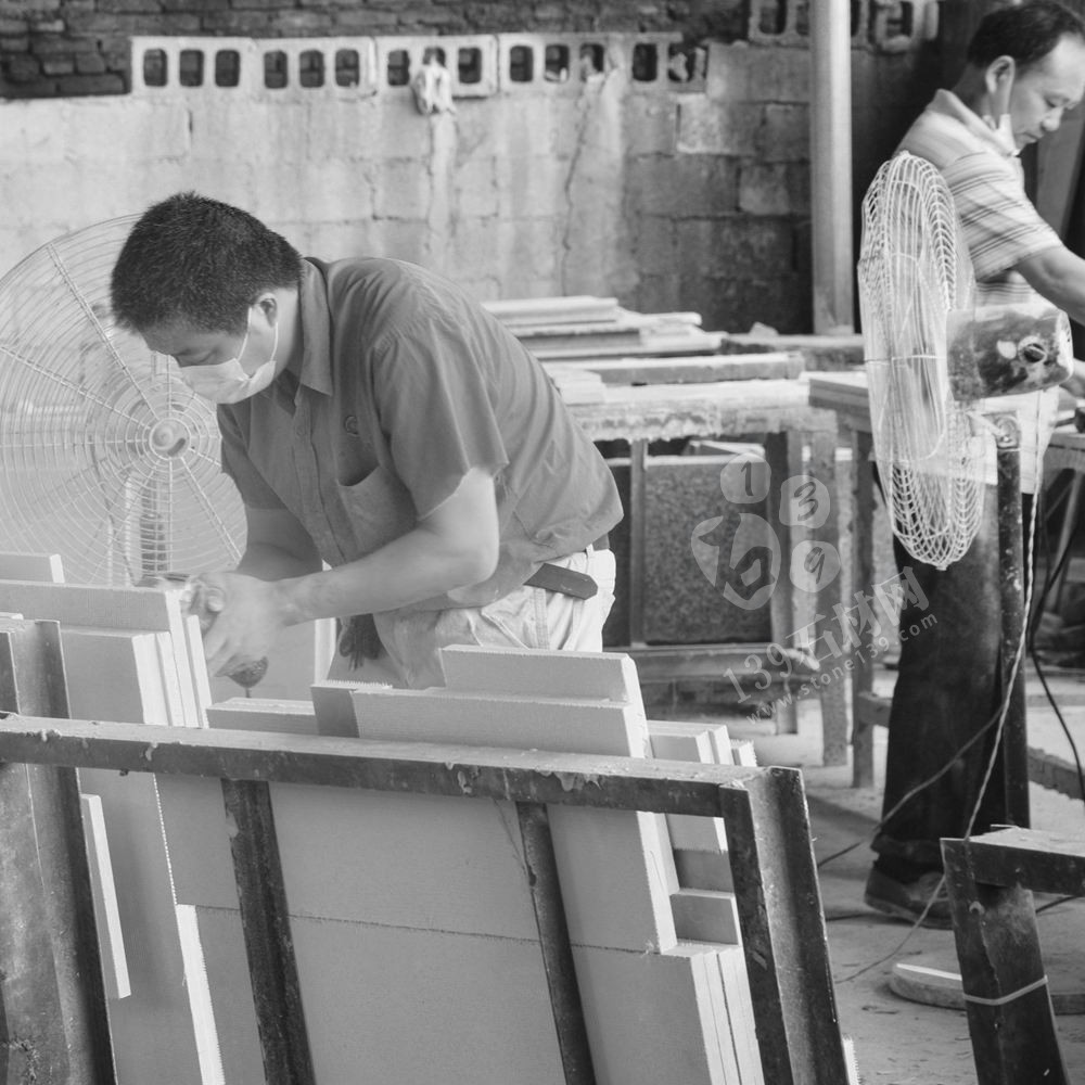 石材廠一線工人工作照