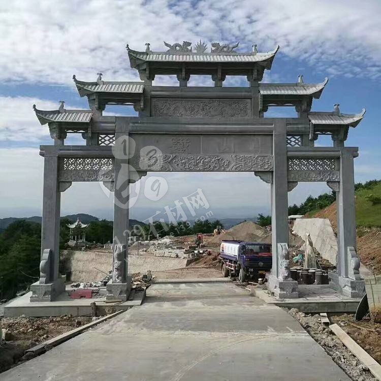 景區青石牌坊