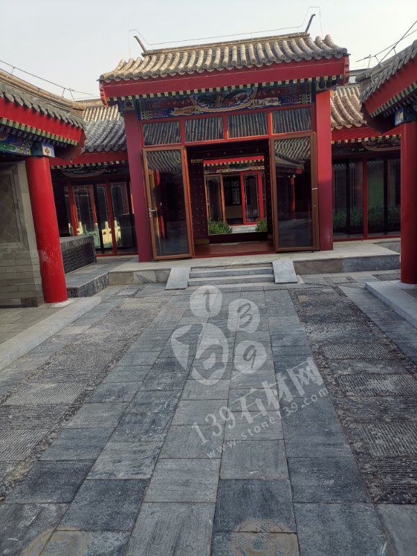 使用青石火燒面、手鑿面、菠蘿面打造的中式復古風庭院