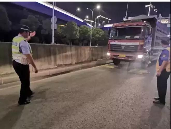 大半個中國嚴查貨車超載,石材運輸價格齊漲!