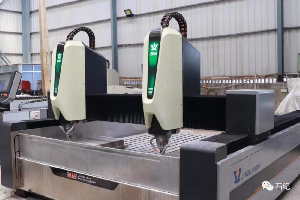 泉州金鉆機(jī)械石材雕刻機(jī)器人首次亮相水頭石博會(huì)