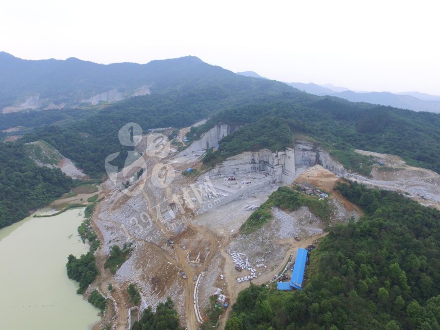 江西都昌縣依法關閉36家違法石材加工小作坊和8家違法開采礦山企業，刑拘5人！