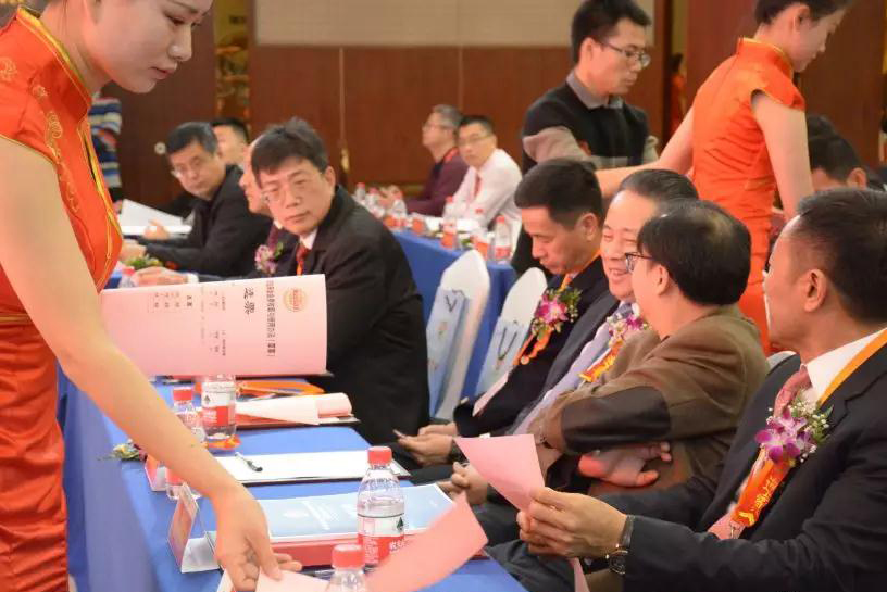 華輝石材股份董事長王清安當(dāng)選全國工商聯(lián)石材業(yè)商會(huì)第四屆理事會(huì)首任輪值會(huì)長