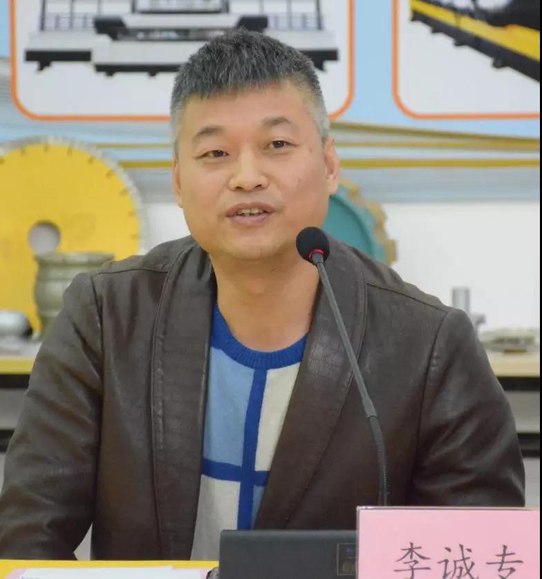 中國石材機(jī)械輔料產(chǎn)業(yè)發(fā)展專家研討會(huì)在水頭召開