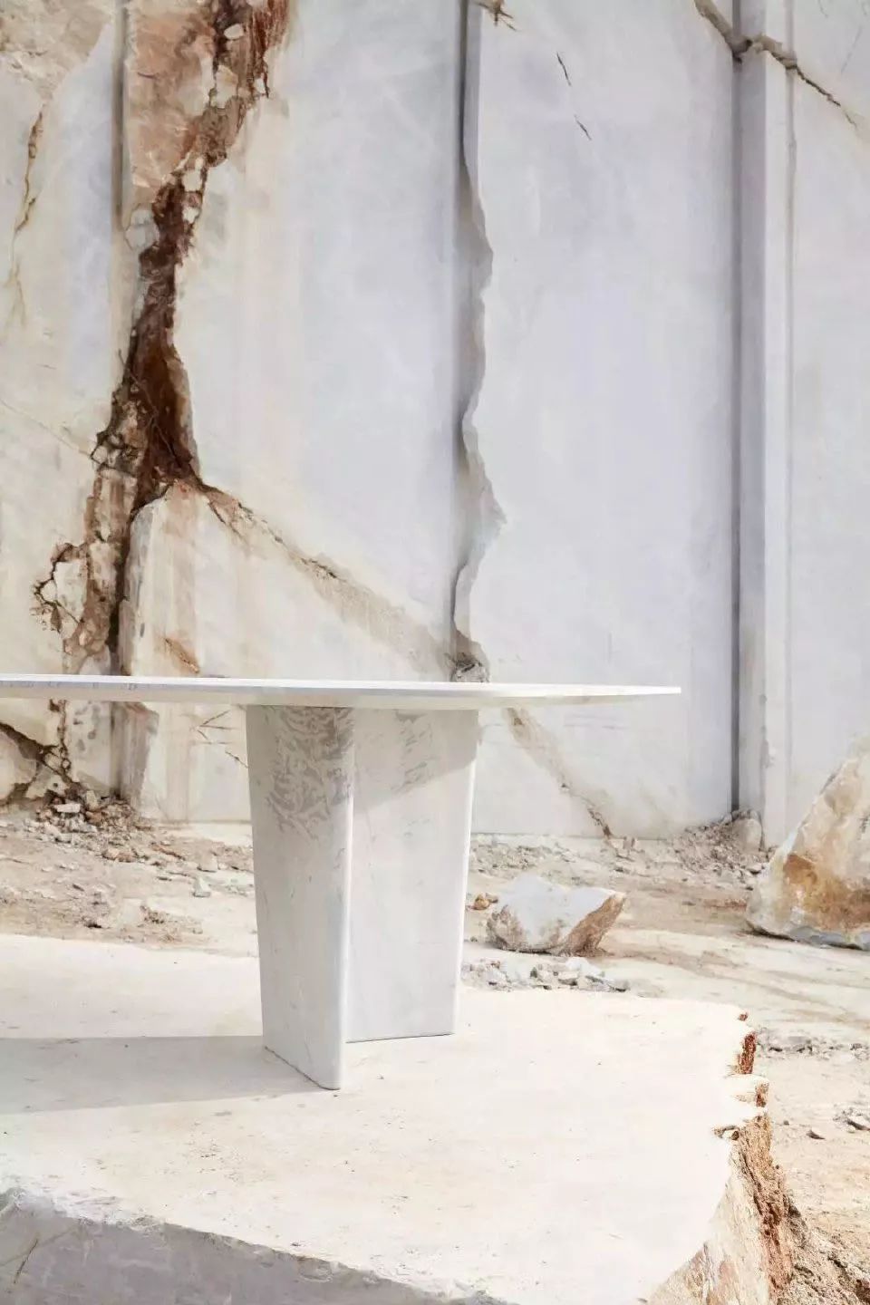 一組天然石材家具照片,專門從石材原產地采石場拍攝(組圖)