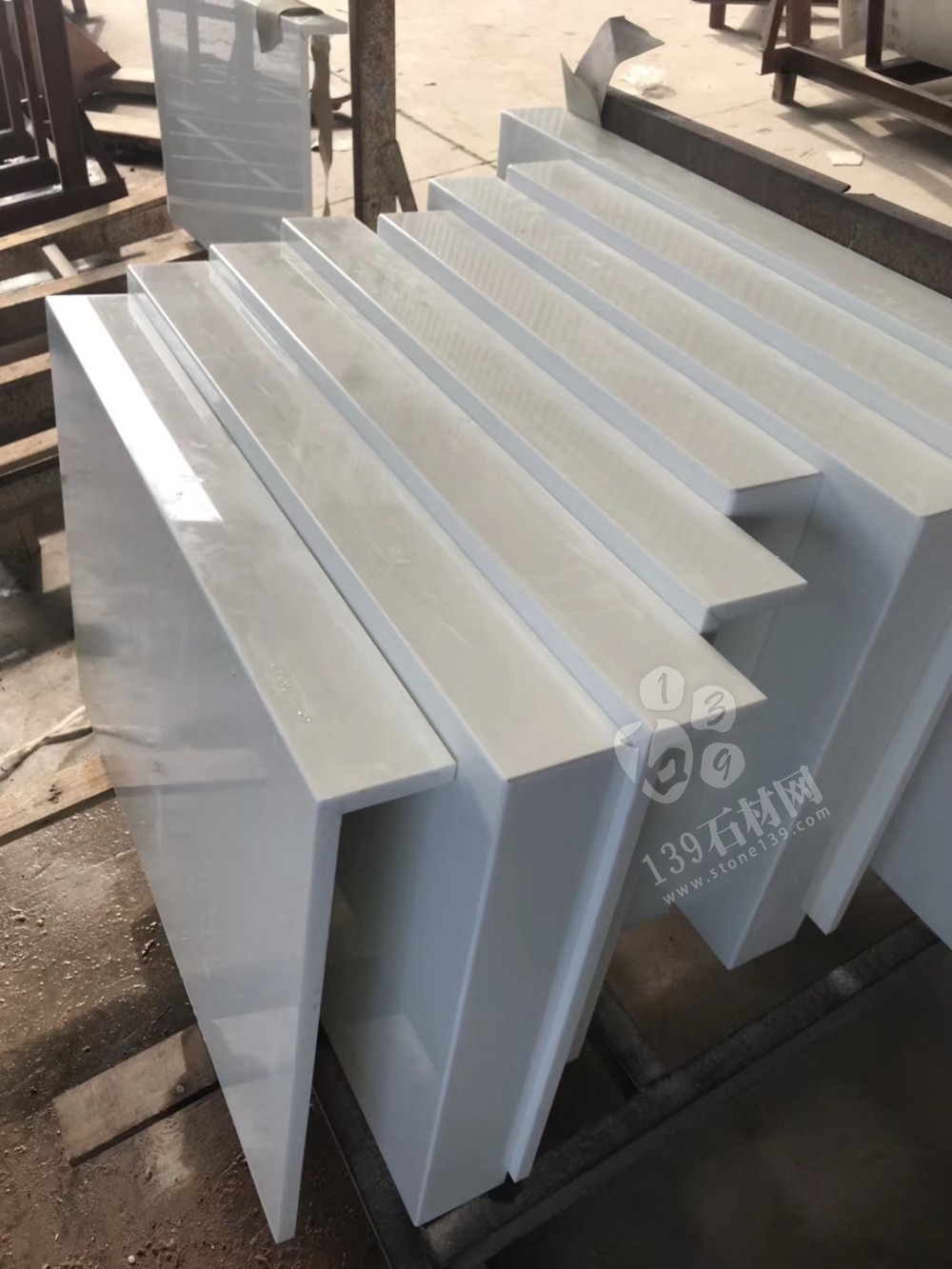 微晶石紋路板與巖板的對比區別