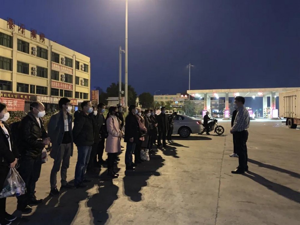 49名省外員工乘政府包車抵達(dá)中國石都福建水頭!