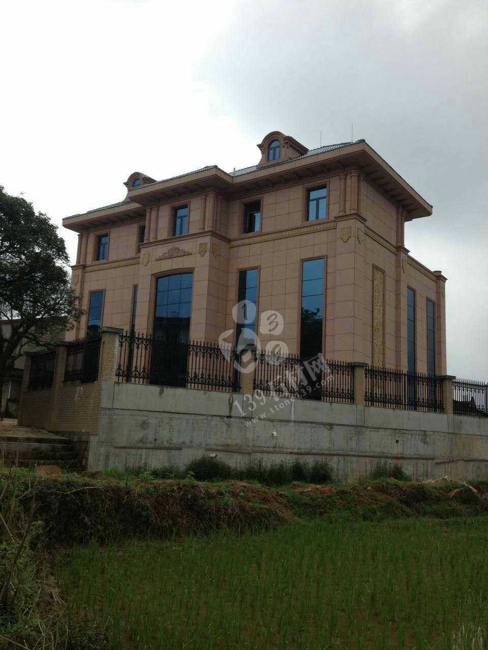 江西紅色花崗巖外墻別墅應用 彰顯尊貴就是要不一樣的紅（光澤紅映山紅）