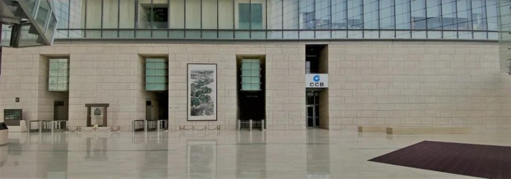 大堂僅掛一種石材(意大利洞石)的墻面內(nèi)裝工程技術(shù) 新保利大廈大堂用意大利進(jìn)口洞石裝飾墻面應(yīng)用