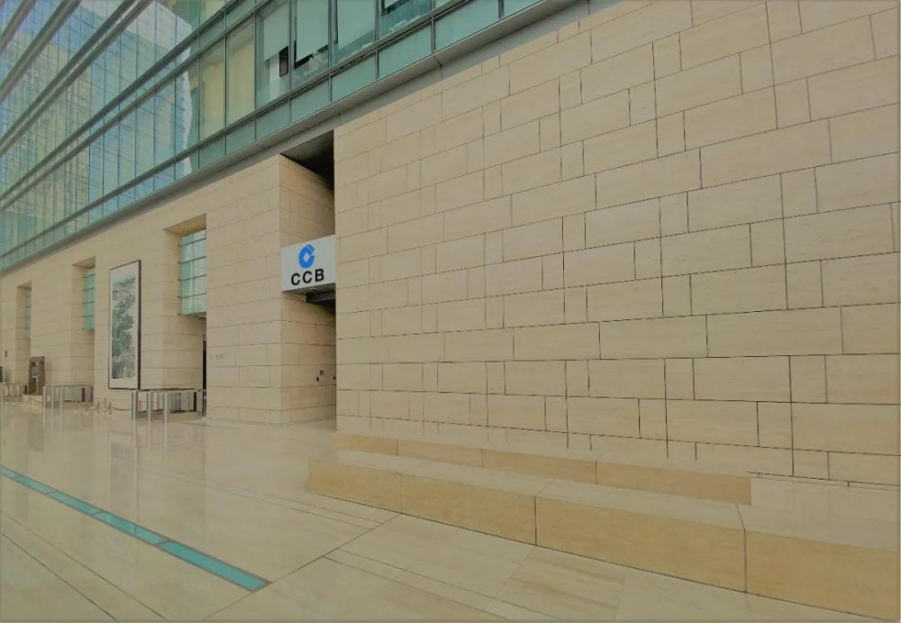 大堂僅掛一種石材(意大利洞石)的墻面內(nèi)裝工程技術(shù) 新保利大廈大堂用意大利進(jìn)口洞石裝飾墻面應(yīng)用