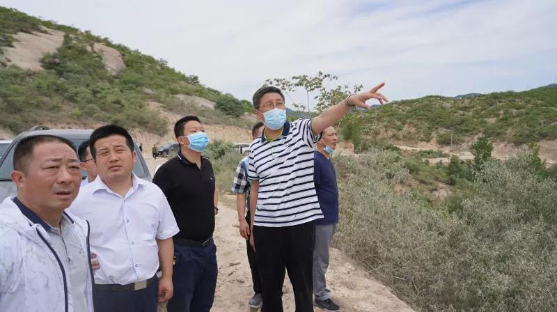 湖北隨縣縣委書記、縣長陳興旺到吳山鎮調研督導石材產業發展情況