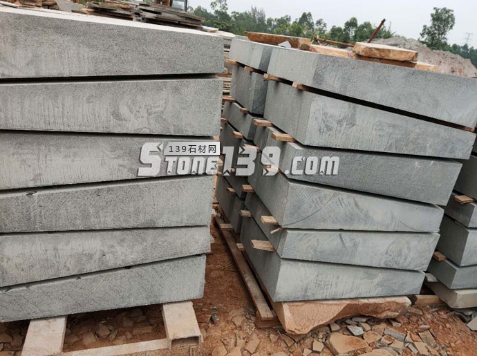 目前最便宜的黑石(湛江黑)產地廣東雷州市召開非法石材場整治工作推進會