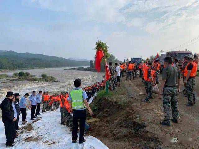 麻城發生重大塌方險情!麻城石材人無償運送5000方石材荒料進行拋石固腳!點贊!