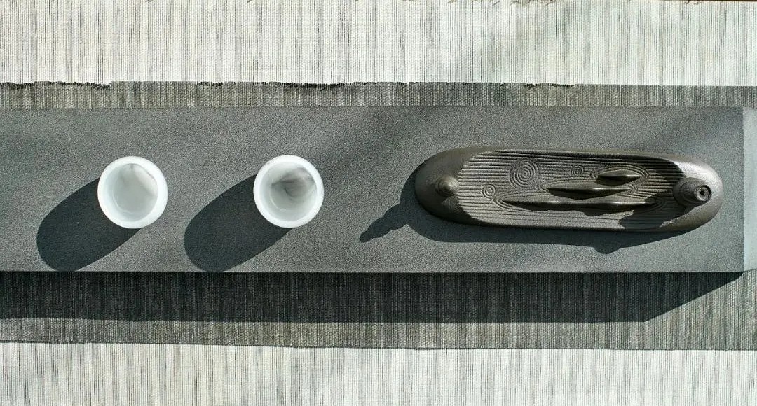 云紋石材包裹的樓梯，宛若浮云懸于虛空之中