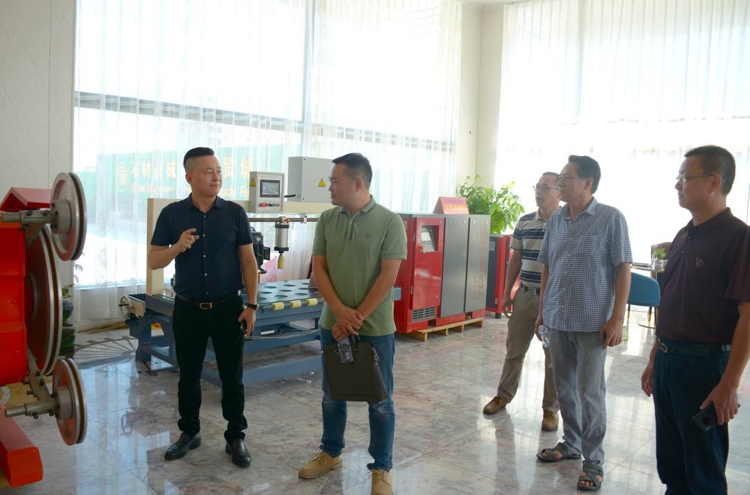 南京大學泉州環保產業研究院常務副院長胡大波調研石材機械輔料產業