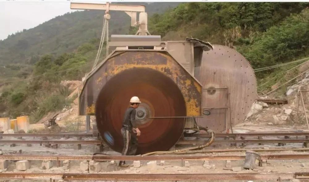 新固廢法實(shí)施,對(duì)石材行業(yè)有何影響?石材企業(yè)應(yīng)如何應(yīng)對(duì)?