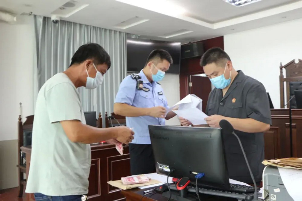 時隔4年！福建南安52名工人追回近135萬被欠工資