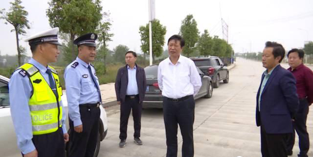 河南省信陽市羅山縣書記許遠福開展巡河并檢查縣石材園區綜合整治工作