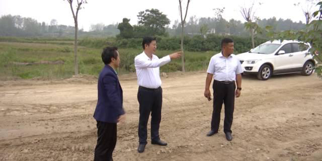 河南省信陽市羅山縣書記許遠福開展巡河并檢查縣石材園區綜合整治工作