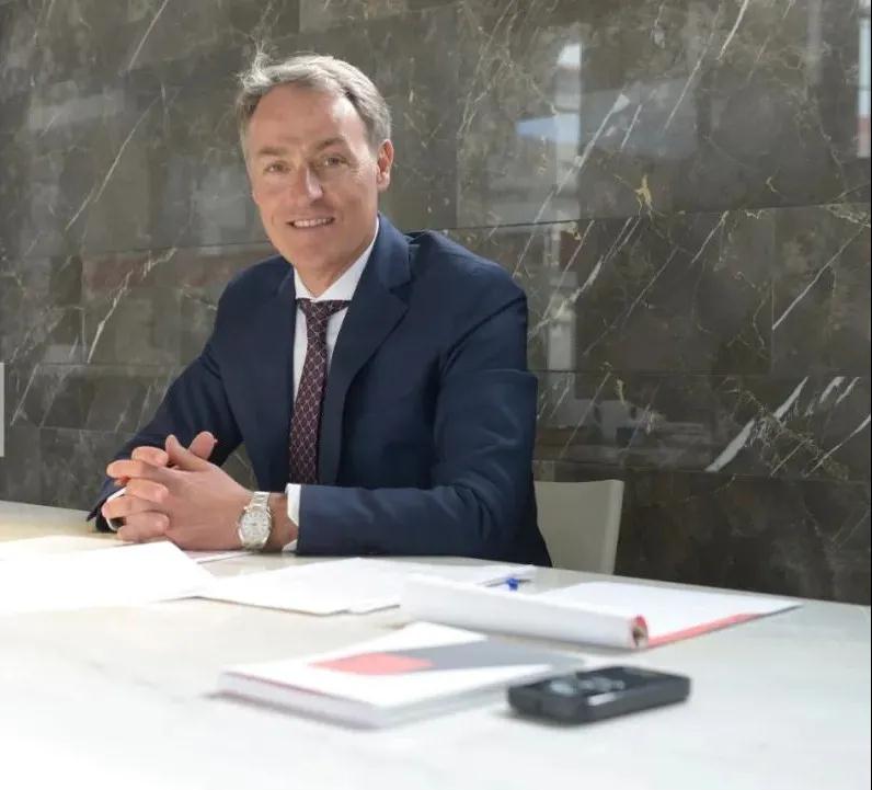 魚肚白/雪花白最大礦主和供應商，在米蘭成功上市