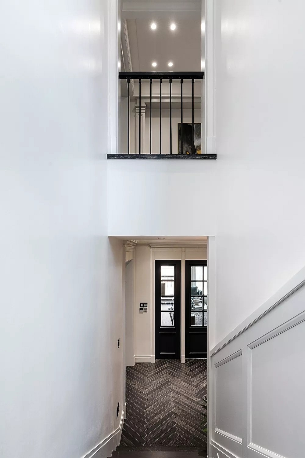 黑白大理石+金屬線，精致優雅的完美搭配