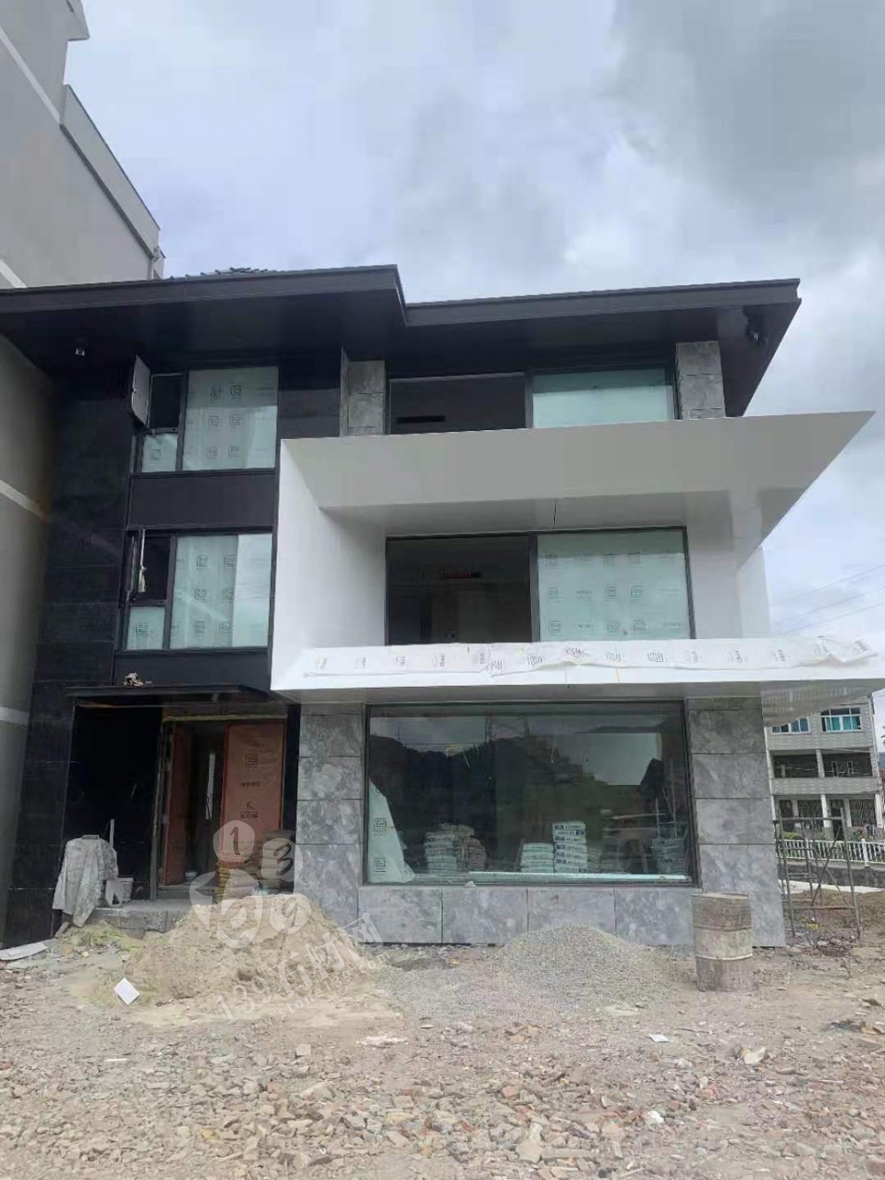 魚肚灰-內裝外裝都可以裝的很好看的天然石材