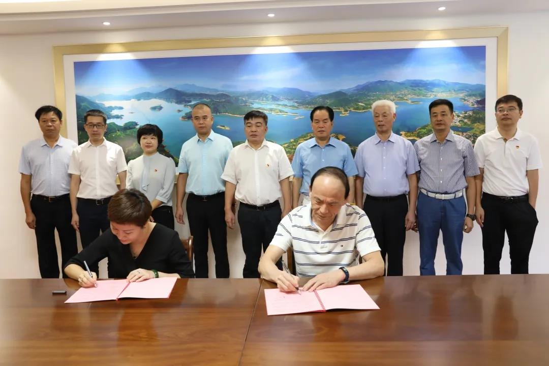 【石界大愛】近期，眾多石企認捐數千萬，用于開展扶貧濟困、文化教育等慈善公益活動